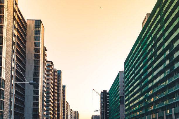 日落时东京Koto区丰洲的高层公寓图片下载