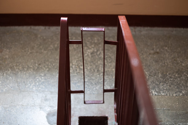 公寓大楼的楼梯图片下载