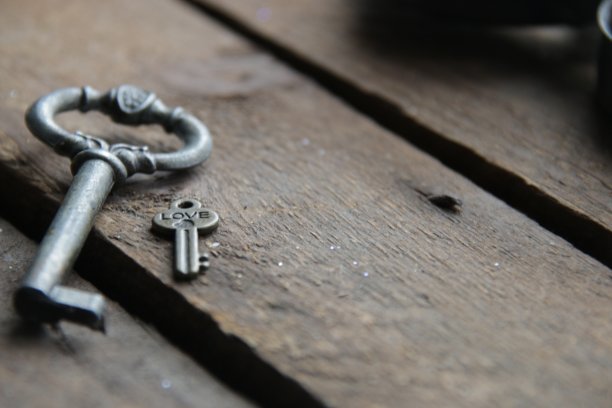 钥匙的心脏创意的想法。图片下载