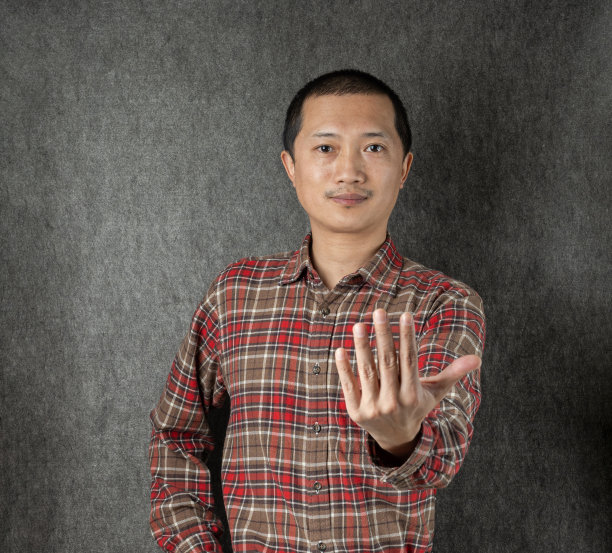 自信的男人图片下载