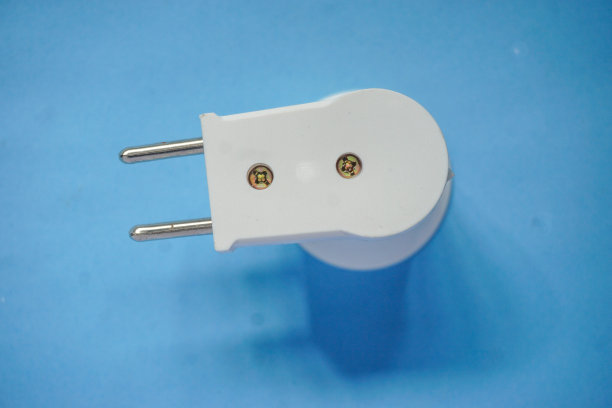 印尼盾货币对象，标记和杯子在蓝色背景的股票照片图片下载