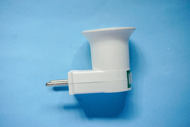 印尼盾货币对象，标记和杯子在蓝色背景的股票照片图片下载