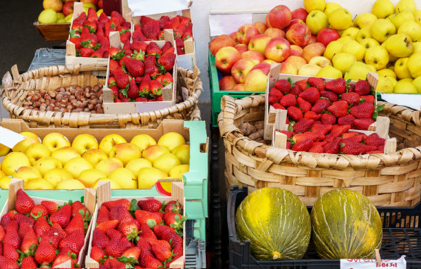 零售商店的正面展示产品陈列在户外图片下载