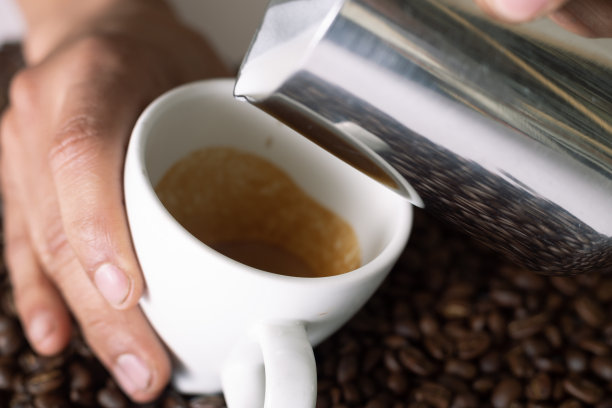 一杯卡布奇诺和浓缩咖啡，牛奶拉花，哥伦比亚咖啡图片下载