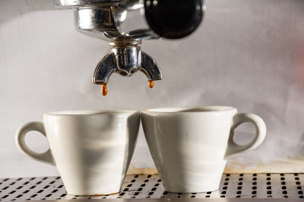 咖啡机制作浓缩咖啡和卡布奇诺，哥伦比亚咖啡图片下载