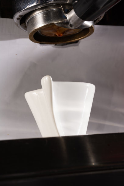 咖啡机制作浓缩咖啡和卡布奇诺，哥伦比亚咖啡图片下载