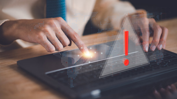 程序和虚拟图标，感叹号，报警，计算机病毒检测，危险警告概念或信息错误，应紧急修复和修复，通知安全问题图片下载