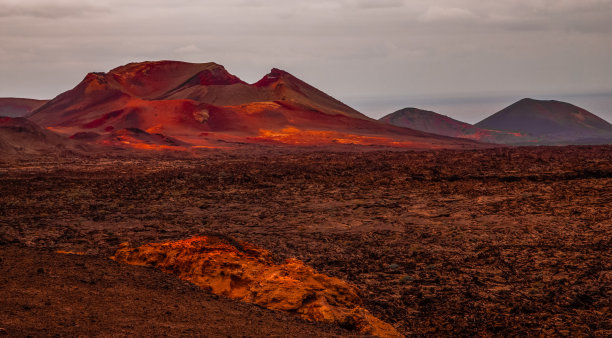 提曼法亚国家公园令人惊叹的火山全景景观。热门旅游在兰萨罗特岛加那利群岛西班牙。艺术照片。旅游的概念图片下载