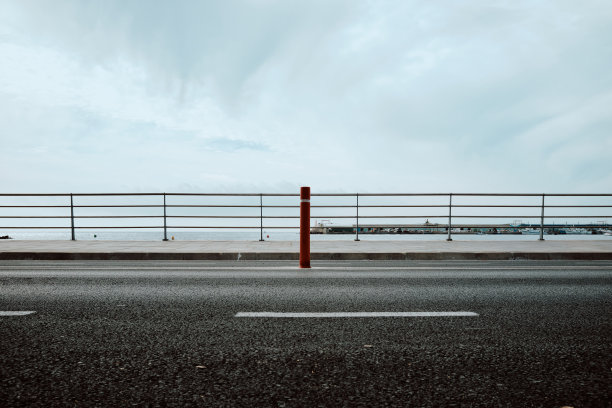 一条道路的对称街头摄影图片下载
