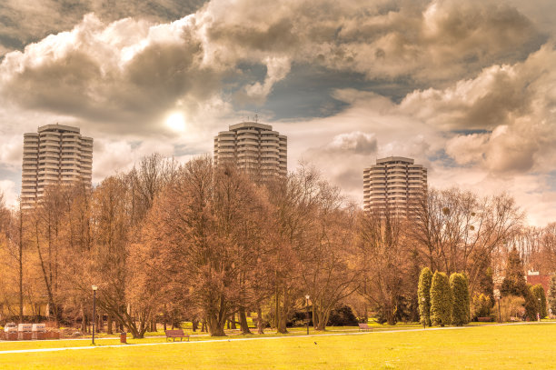 公园附近的住宅楼图片下载