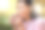 快乐、模型和女人喝着咖啡放松，在模糊的背景下感到满足和满足。微笑，空间和女孩在户外咖啡馆喝茶，在享受散景的一天中享受宁静和平静图片下载
