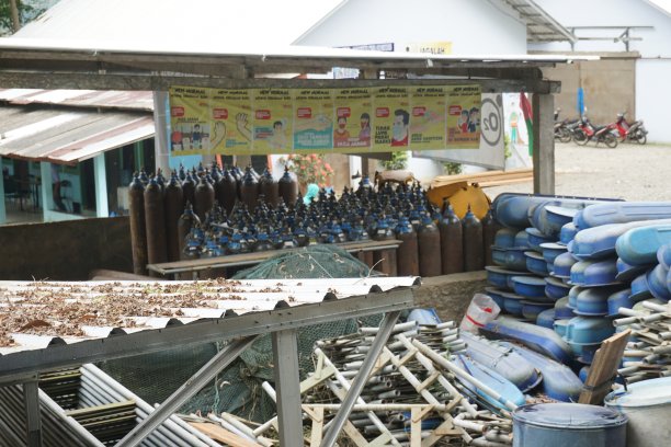 一个机械车间和一些工具的库存照片图片下载