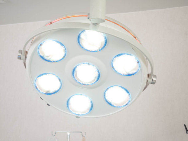 手术急诊室国内室内病房医院诊所事故灯无菌屋顶地板手术设备物体灯药物医疗保健病人专业床室图片下载