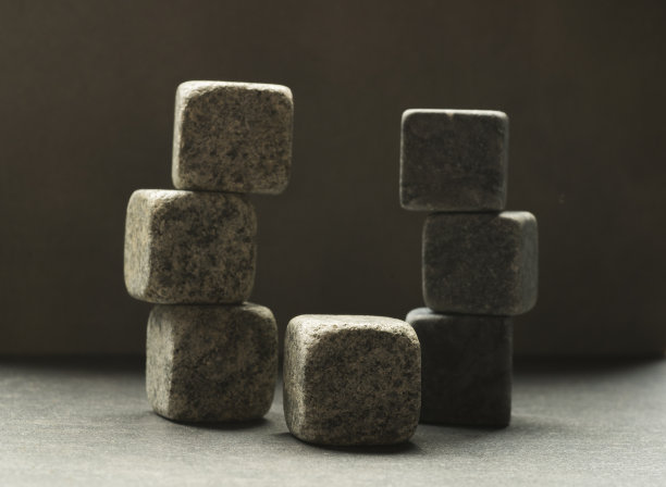 灰色的石头作为讲台背景图片下载