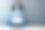 笔记本电脑，和黑人女人在地板上开心微笑，还有社交媒体、新闻或设计师的模型。网站，网上购物和技术与女孩客户沟通，互联网或广告图片下载