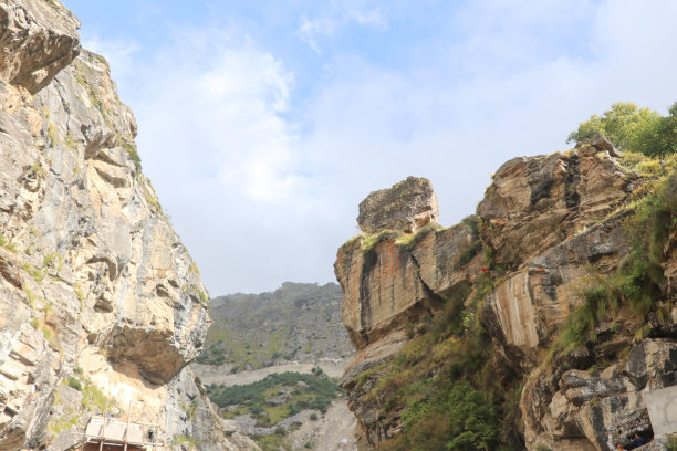 印度北阿坎德邦的山地景观。美丽的世界。图片下载