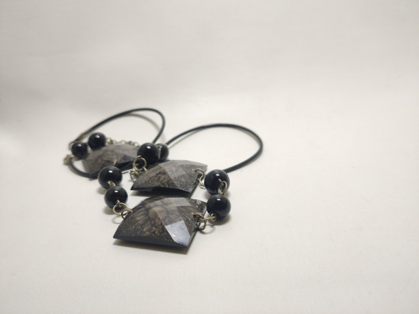 项链黑色水晶石珠图片下载