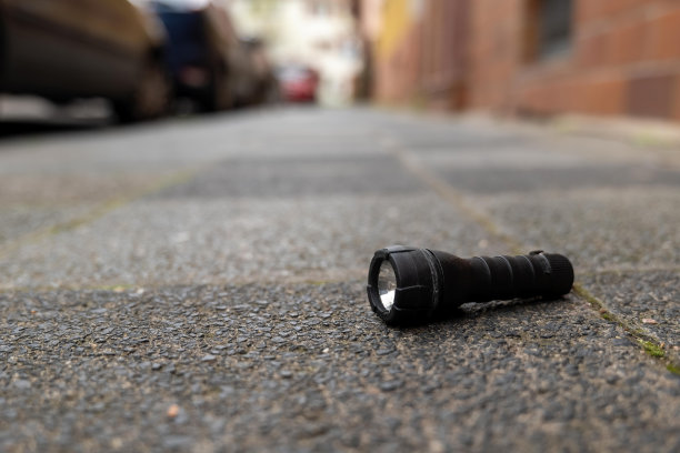 街上的手电筒图片下载