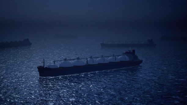 在港口等候的油轮图片下载