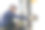 成熟的货车司机进入他的送货车检查货物。图片下载