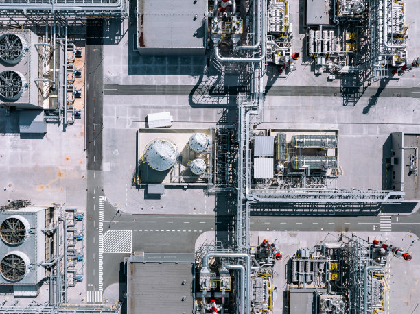 工厂石油和天然气精炼厂。现代燃料能源工厂。鸟瞰工业基地。工业背景。图片下载