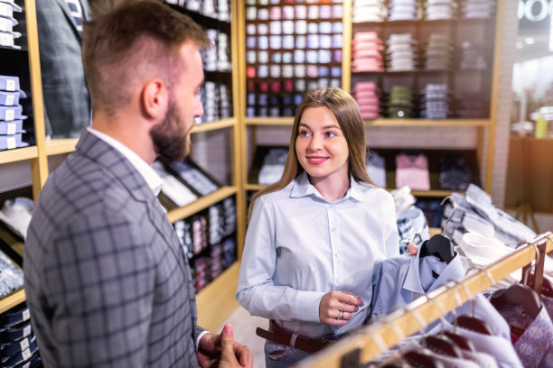 女助理顾问提供各种各样的男衬衫图片下载