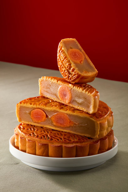 粤式传统蛋黄莲蓉月饼为中国中秋节，翻译:蛋黄莲蓉。图片下载