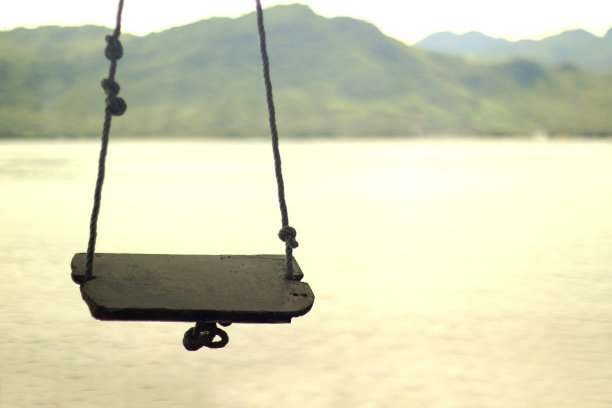 木制秋千图片下载