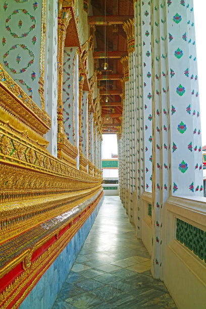 泰国曼谷阿仑寺戒殿走廊的惊人细节图片下载