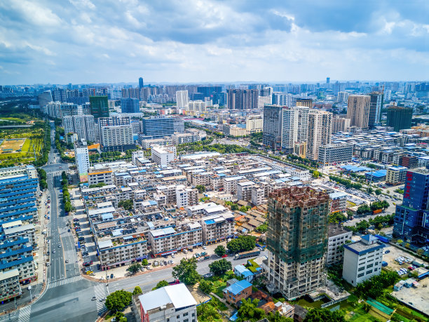 工业园区建设车间及城市建筑群图片下载