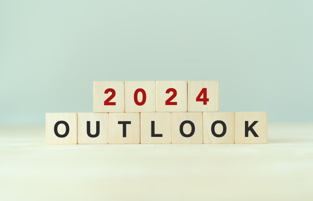 经济展望概念。2024年财务、商业回顾或经济增长预测。OUTLOOK 2024文本上的木制立方体块。图片下载