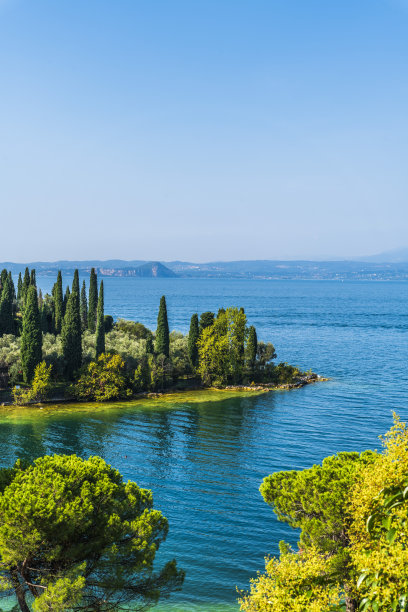 加尔达湖东侧。圣维吉利奥图片下载