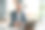 微笑，握手，问候。老年商人正在办公室工作图片下载