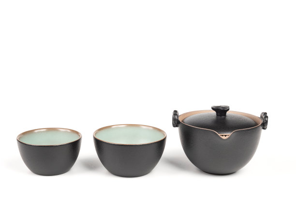 中国白底黑瓷茶杯和茶壶图片下载