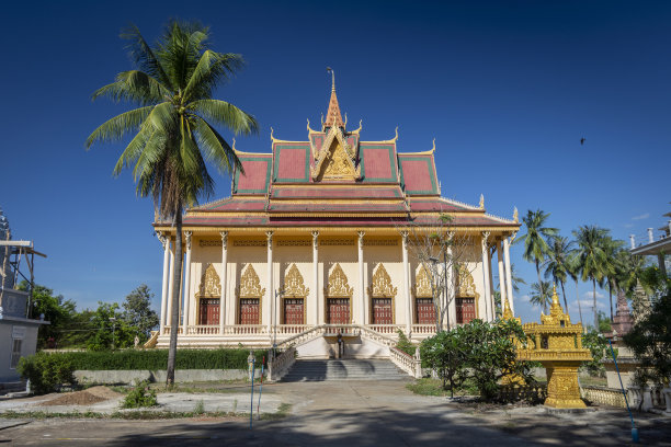 柬埔寨克雷附近Chhlong的佛寺宝塔外观图片下载