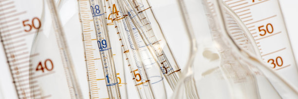 化学实验室用试管及玻璃器皿图片下载