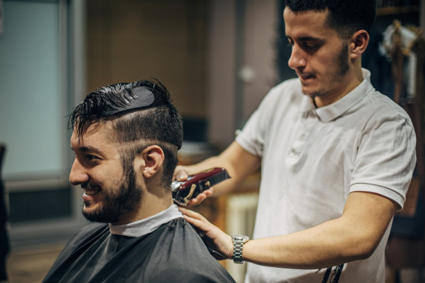 顾客在理发店图片下载