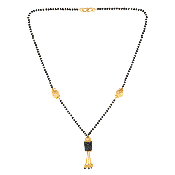 传统的镀金黑石吊坠与黑珠链图片下载