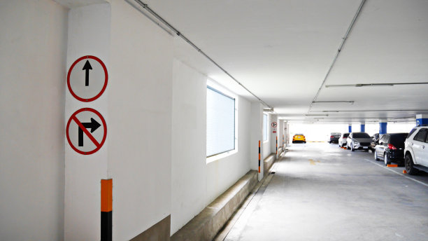 中央商务中心停车场大楼停车位图片下载