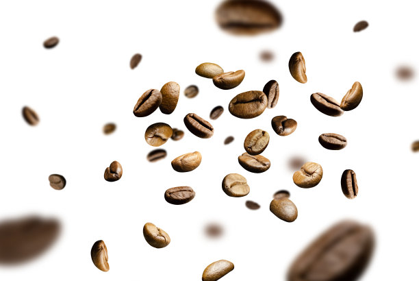 咖啡豆在太空中飞行和漂浮。孤立于白色图片下载