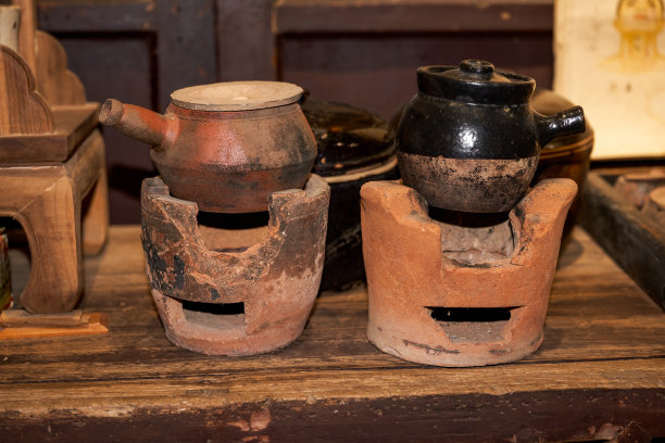 中药材店的中药柜和中药罐图片下载