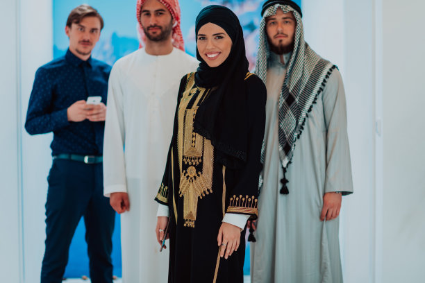 穆斯林商人和女商人的合影图片下载