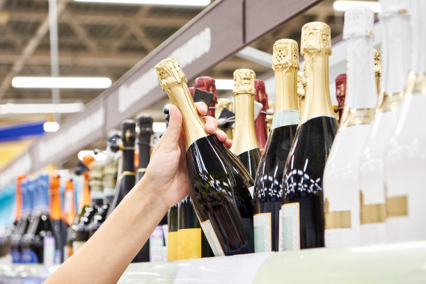 一瓶香槟已经准备好了图片下载