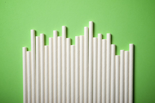 用硬纸板制成的一次性吸管图片下载