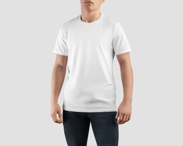 白衬衫模板上的运动男士在深色牛仔裤，正面视图，时尚男士t恤，为商业，设计，品牌。图片下载