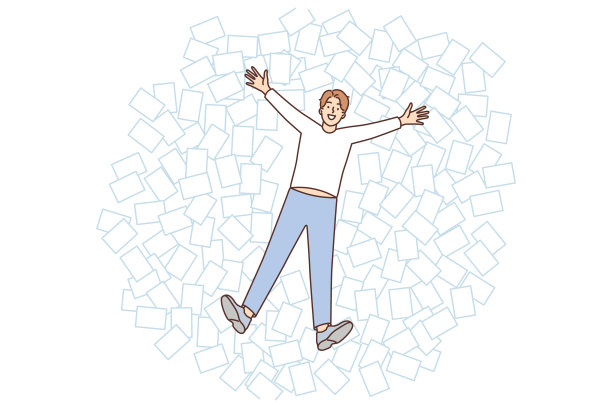 年轻人以天使的姿势躺在办公室文件中，享受休息，不注意混乱图片下载