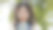 年轻的亚洲女性用触屏智能手机投资网上股票。图片下载