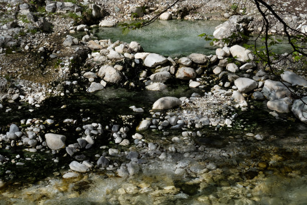 波扎尔阿里迪亚的山河温泉图片下载