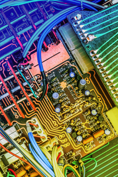 彩色程式化超现实电子电路板细节艺术表现图片下载