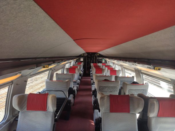 法国火车商务舱内部。图片下载